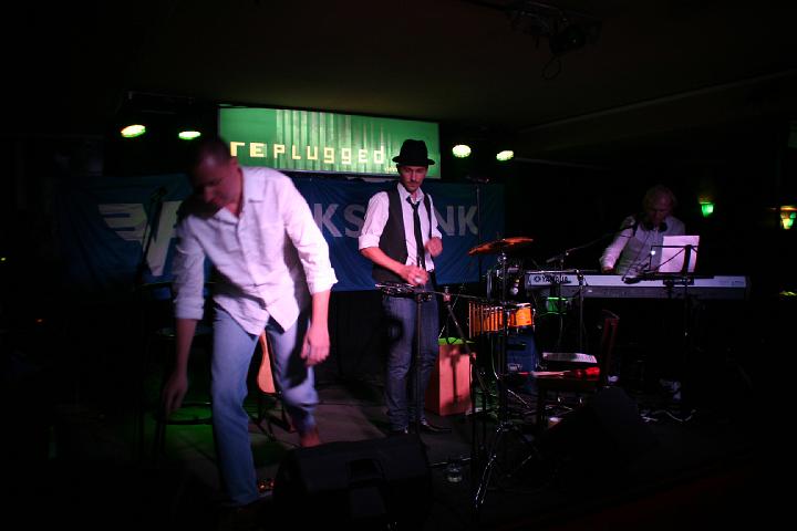2008-11-28 M3_live at replugged 138.jpg